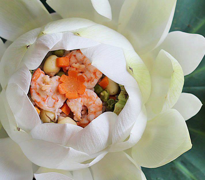 Cơm hấp lá sen